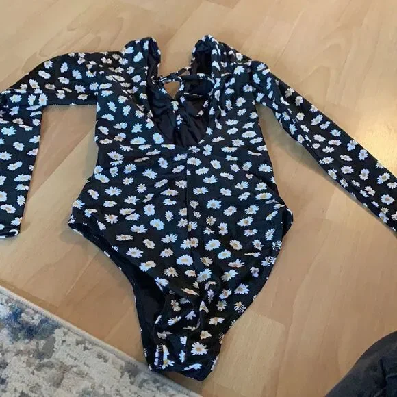 VOLCOM Bodysuit - Picture 6 of 7